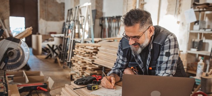 Contractor in shop 