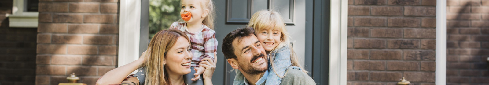 kids with parents outside